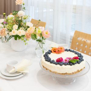 Kahvi / tee ja täytekakku / hlö